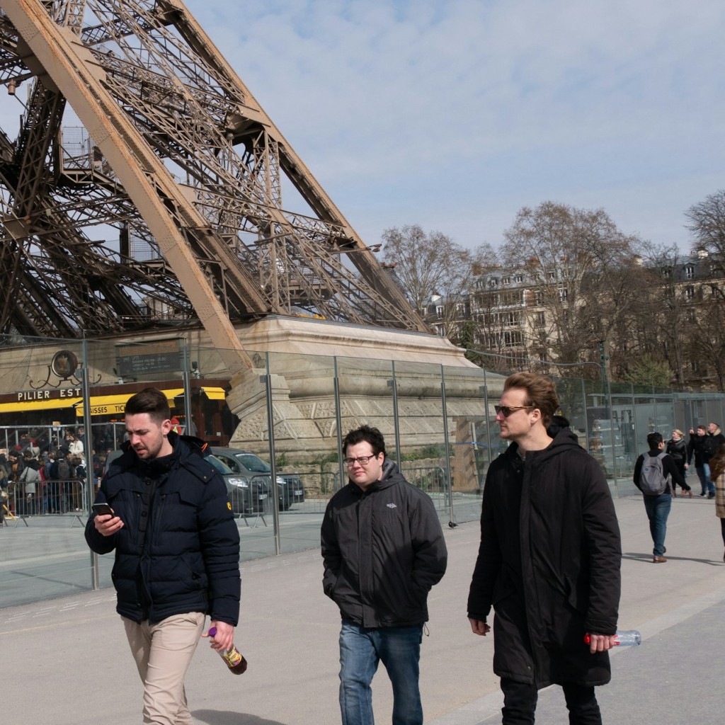 Torre Eiffel: Ingresso riservato + Tour mattutino con l'host - 2