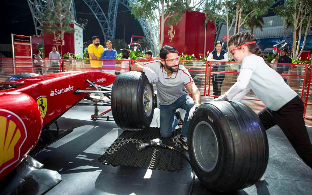 Biglietti per il Ferrari World Abu Dhabi con navetta gratuita (3-Park Pass: Any 3 Parks in 6 Days) - 2