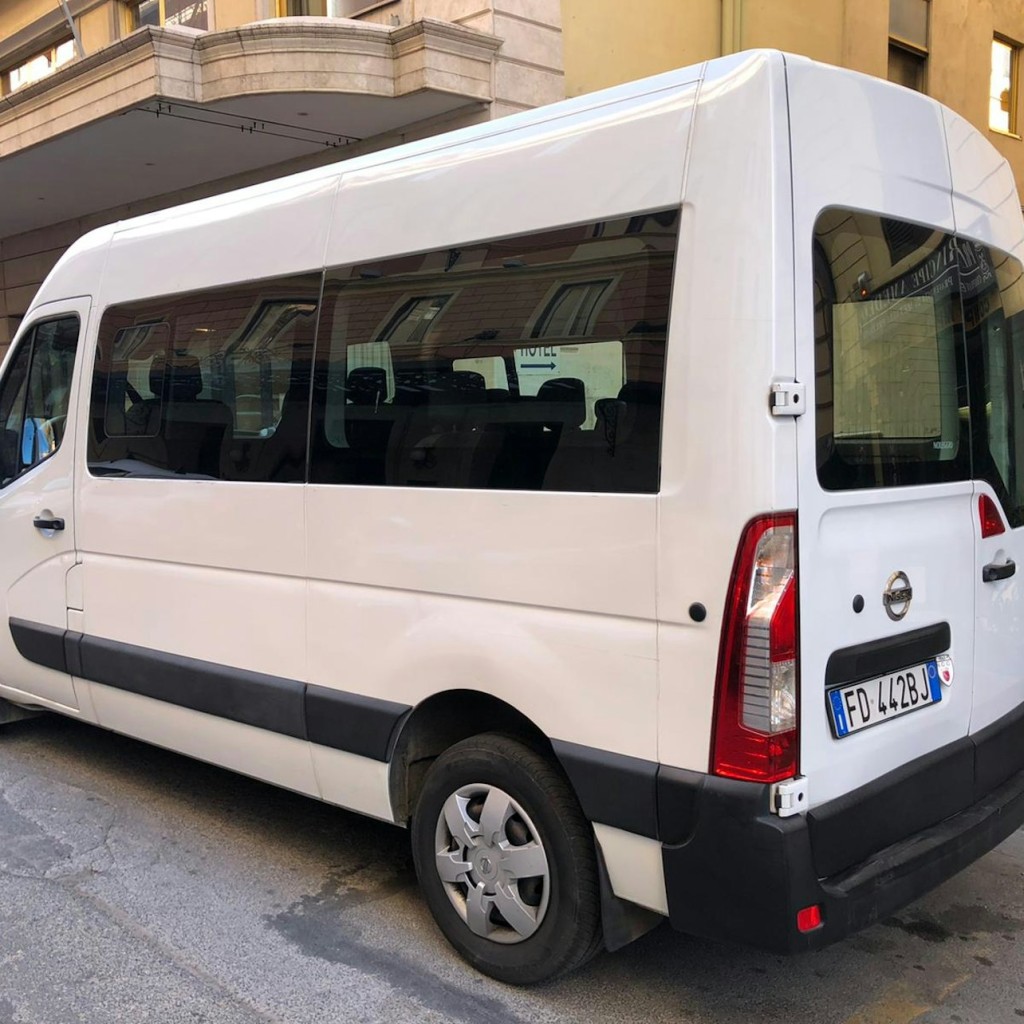 Fiumicino Airport: minivan transferowy do/z hotelu w Rzymie - One Way - 2