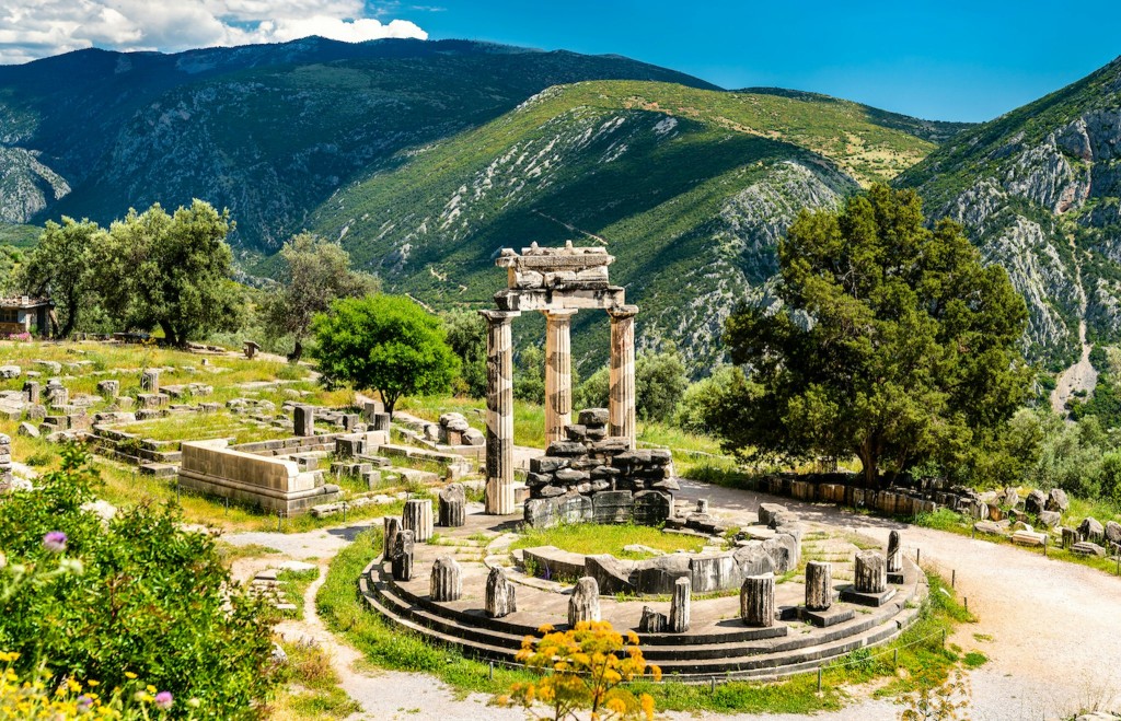 De Atenas: Viagem de um dia para o sítio e museu de Delfos (Guided Tour with Transfers, Entry Tickets, & Lunch) - 1