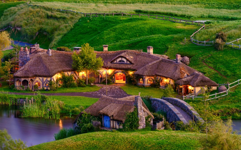 From Auckland: Hobbiton & Te Puia Tour with Festive Lunch & Hangi Dinner Buffet (Shared Tour) - 2