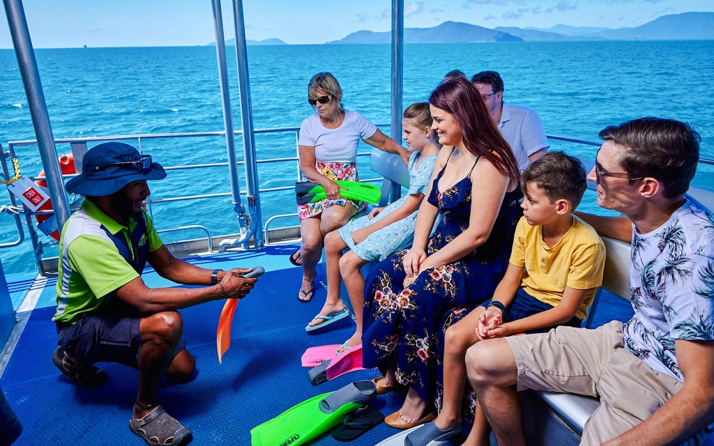 Da Cairns: 2 isole in un tour in giornata di Fitzroy e Green Islands (2 Islands Day Trip + Glass Bottom Boat Tour + Picnic Lunch ) - 2