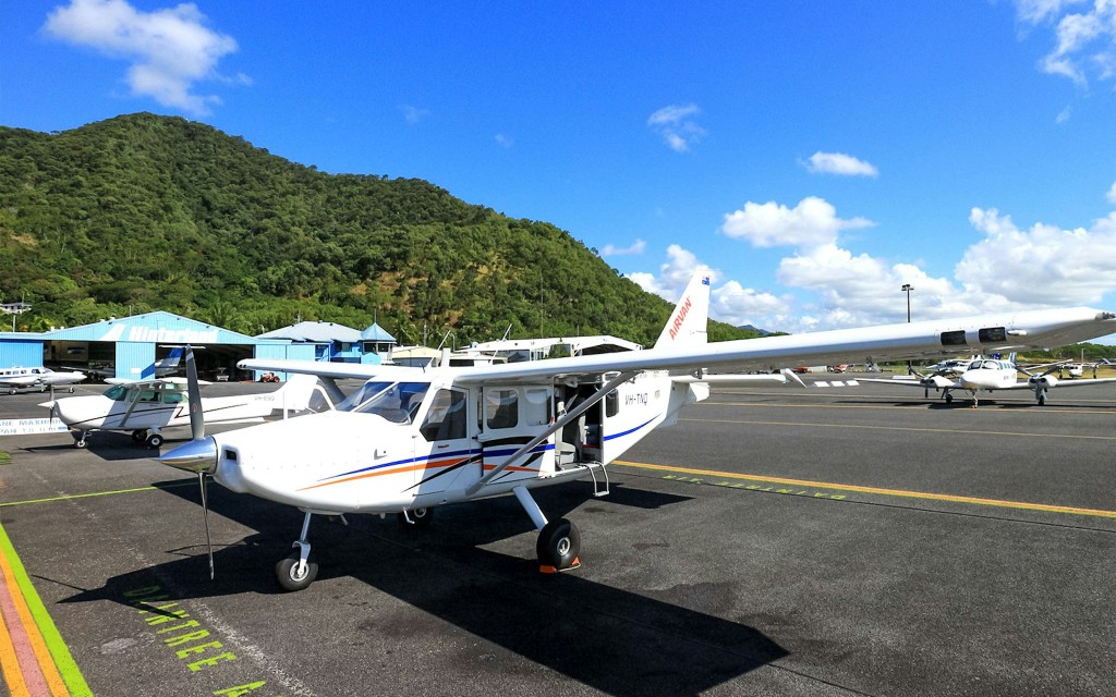 Outer Great Barrier Reef: 40-minütiger Rundflug von Cairns aus (40 minutes scenic flight ) - 1