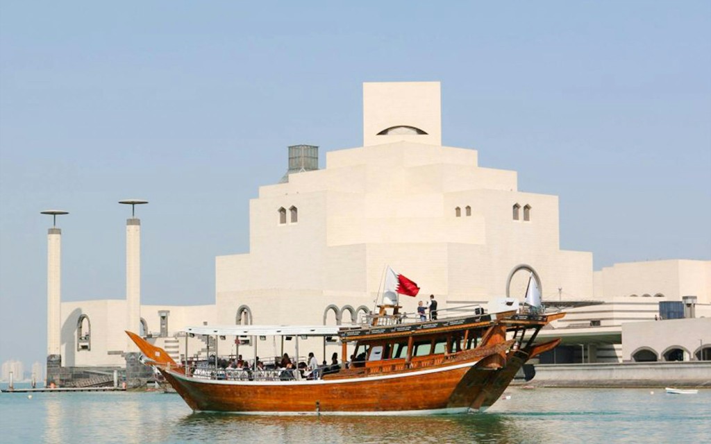 Desde Doha: Crucero turístico en dhow de 2 horas con cena (Sunset Dinner Dhow Cruise) - 3