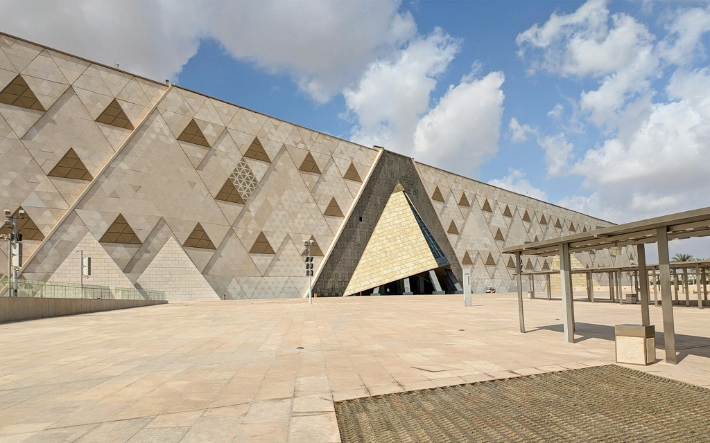 Von Hurghada aus: Tagesausflug zum Gizeh-Komplex und zum Großen Ägyptischen Museum (Giza Complex + Grand Egyptian Museum + Papyrus or Perfume Workshop) - 3