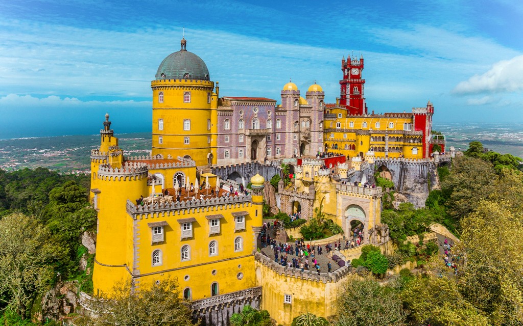 From Lisbon: Sintra, Pena Palace, Cabo da Roca, Cascais & Quinta de Regaleira Full-Day Trip  (Spanish Day Tour + Quinta da Regaleira & Pena Park Tickets ) - 1