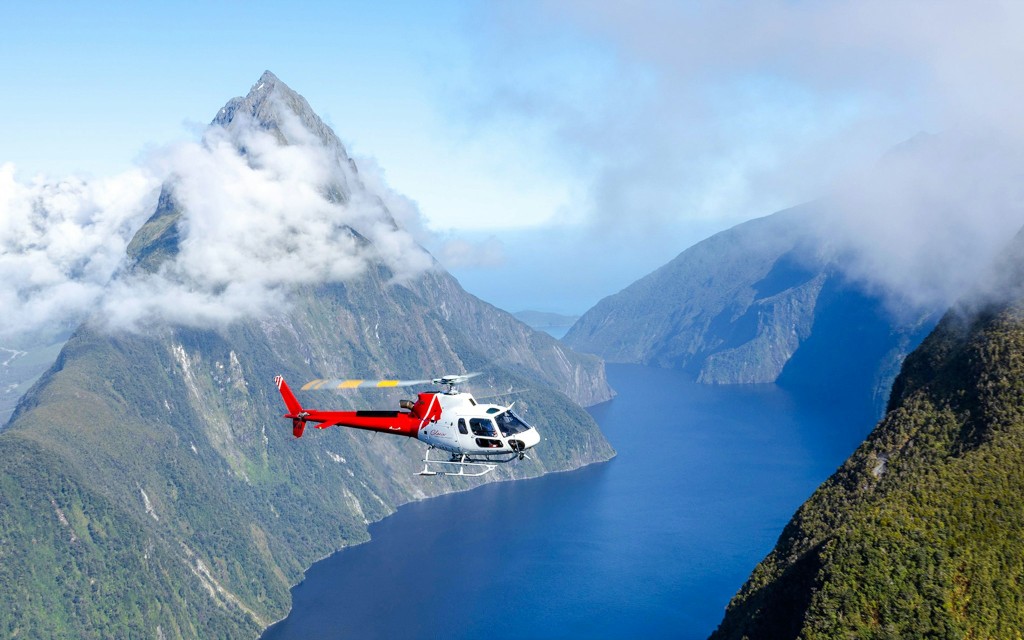 Au départ de Queenstown : Visite en hélicoptère et croisière de 4 heures dans le Milford Sound (4-hrs - Milford Sound Return Helicopter Flight from Queenstown + Cruise) - 1