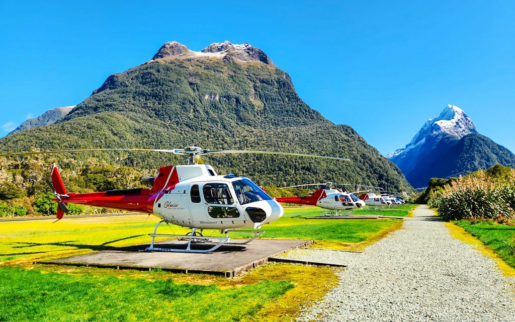 Desde Queenstown: Extended 2.5-Hour Milford Sound Helicopter Tour (2.5 hr - Extended Milford Sound Return Helicopter Experience from Queenstown) - 1