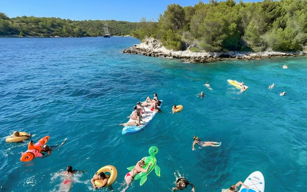Cruzeiro de dia inteiro em Hvar e 3 ilhas com almoço e bebidas (General admission) - 2