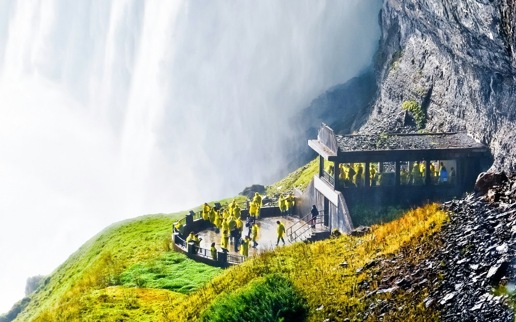 Ab Toronto: Tagestour zu den Niagarafällen mit optionalen Zusatzleistungen (Day Tour with Hornblower Cruise & Round-Trip Transportation) - 3