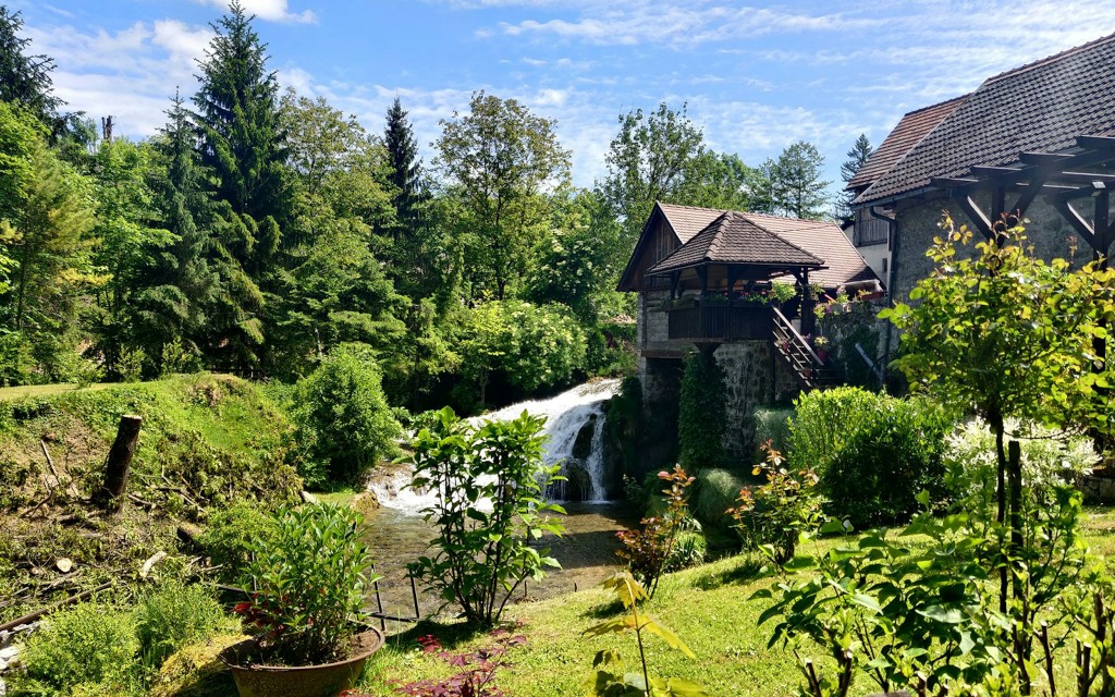 Ab Zagreb: Ganztägige geführte Tour durch den Nationalpark Plitvicer Seen und das Dorf Rastoke (Guided Group Tour) - 1