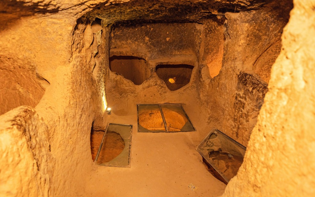 Tour azul de un día completo con excursión a la ciudad subterránea de Özkonak y al Valle Rojo con almuerzo (Full-Day Blue Tour with Özkonak Underground City & Red Valley Trek with Lunch) - 1