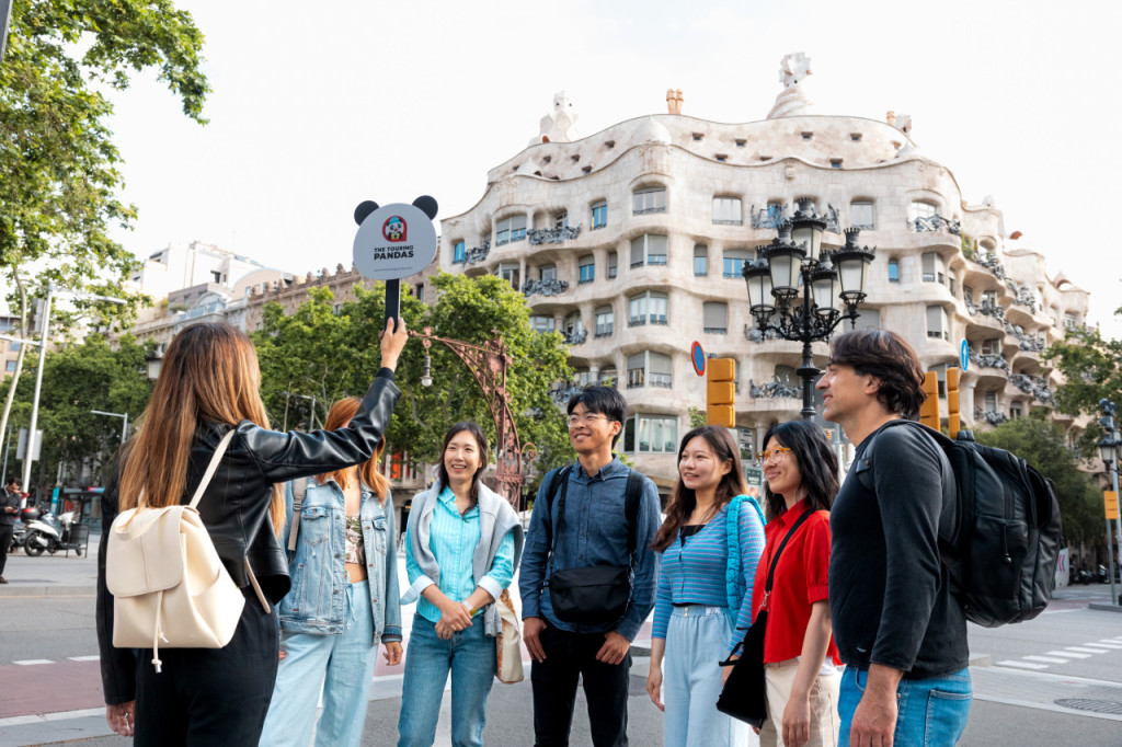 Gaudi Houses: Casa Vicens, Casa Batllo, Casa Mila Guided Tour in English, Mandarin, Korean (Gaudi Houses Tour: Casa Vicens, Casa Batllo, Casa Mila (Korean)) - 1