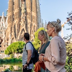 Gaudí Tour: Sagrada Familia, Park Güell & Casa Batlló Guided Tour - 2