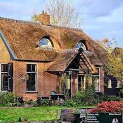 Giethoorn: Small Group Guided Tour + Electric Boat Trip - 2