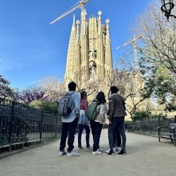 Go With A Local: Skip-The-Line Sagrada Família Tour in English - 1