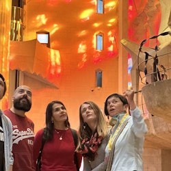 Go With A Local: Skip-The-Line Sagrada Família Tour in French - 1