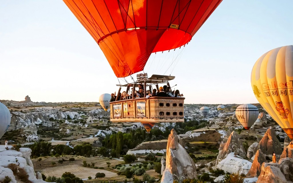 Goreme Valley Sunrise Hot Air Balloon Tour with Breakfast & Transfers (Day Light Premium Flight) - 2