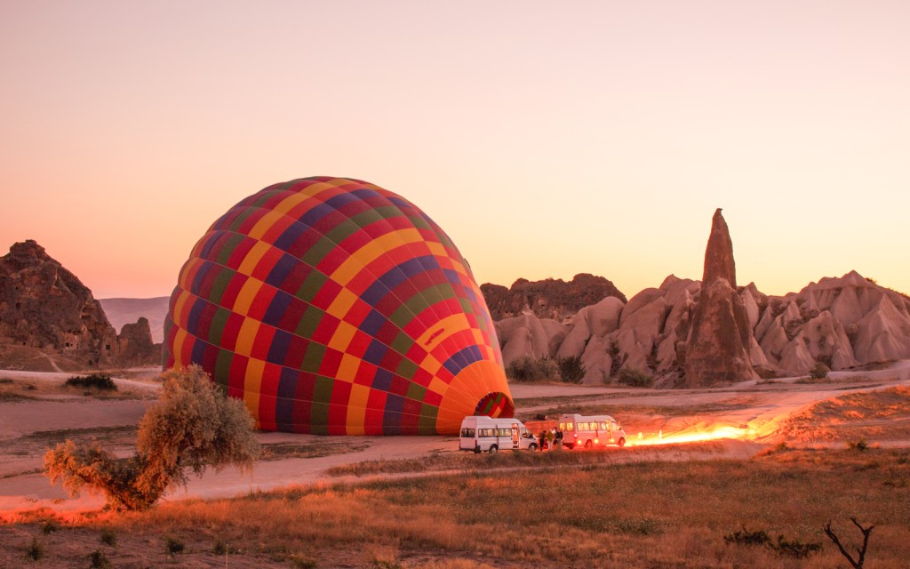 Goreme Valley Sunrise Hot Air Balloon Tour with Breakfast & Transfers (Day Light Standard Flight) - 3