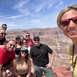 Grand Canyon West: Guided Tour in French + Skywalk Entry - 1