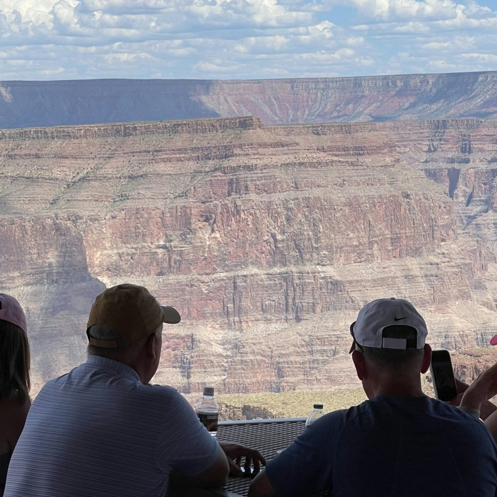 Grand Canyon Ovest e diga di Hoover: Tour guidato da Las Vegas + Skywalk opzionale - 1
