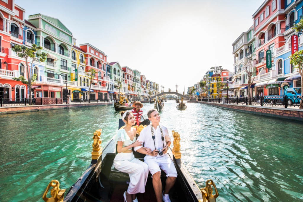 Grand World Phu Quoc Ticket (Round Trip Gondola Ride on Venice River - Admission) - 3