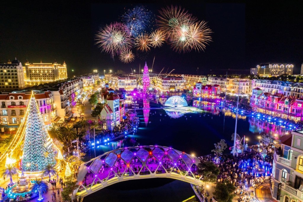 Grand World Phu Quoc Ticket (The Quintessence of Vietnam Show - Admission) - 1