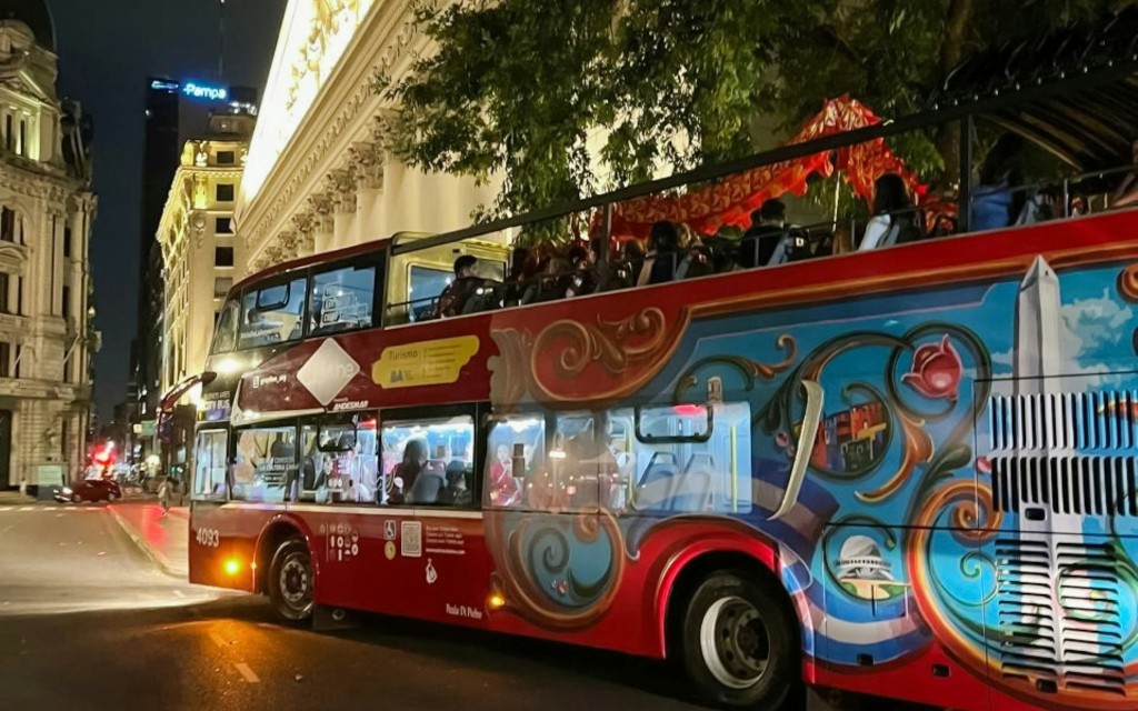 Gray Line: Buenos Aires Hop-on Hop-off Stadtrundfahrten (Buenos Aires Myths & Legends Night Bus Tour) - 2