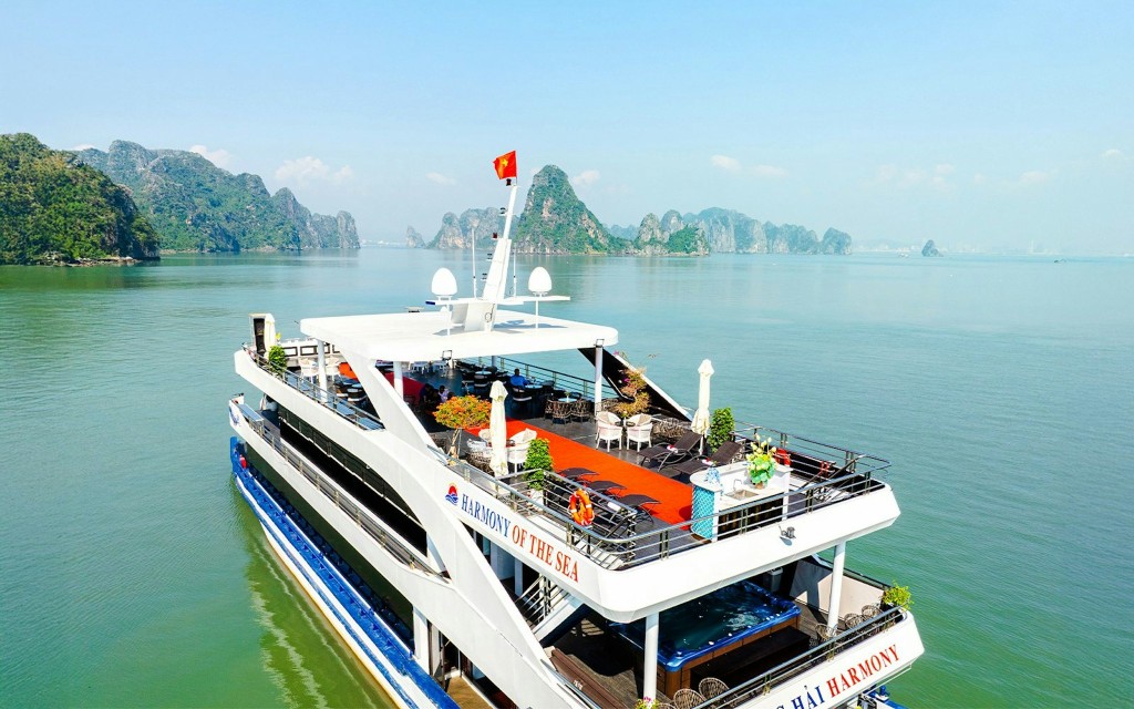 Ha Long Bay Deluxe Schifffahrt mit geräumigem Sky-Deck und Allwetter-Dining (Departure from Hanoi) - 1