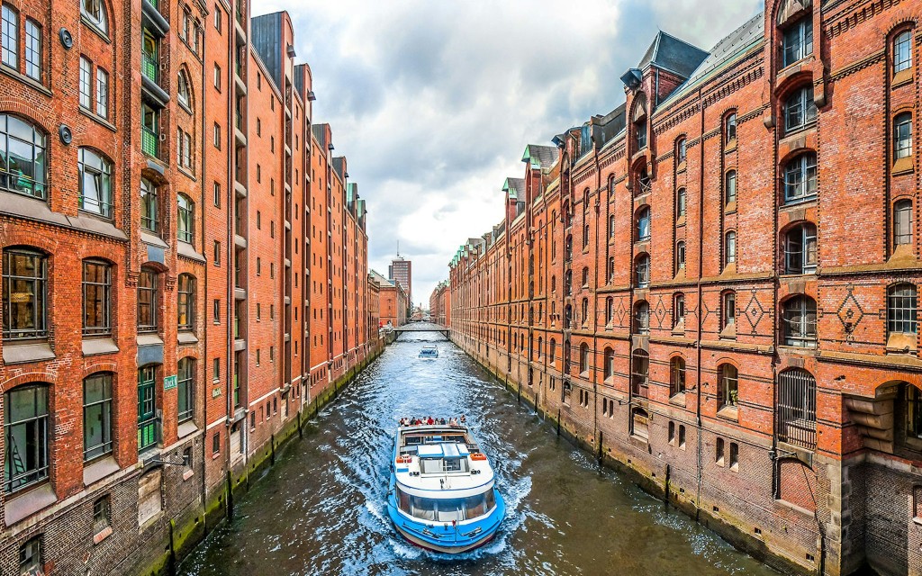 Hamburger Bootstour mit Live-Kommentar (1h Harbor Boat Tour) - 1