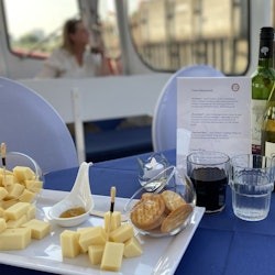 Hamburg: Harbor Cruise + Cheese & Wine - 2