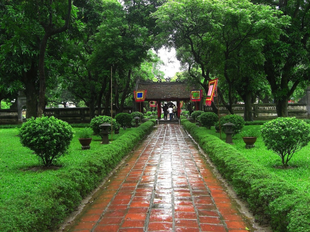 Hanoi Highlights City Tour: Ho Chi Minh Mausoleum, Temple of Literature, Tran Quoc Pagoda (Hanoi Highlights City Tour by Car (2-5 Persons) with Cyclo Ride - Afternoon) - 1
