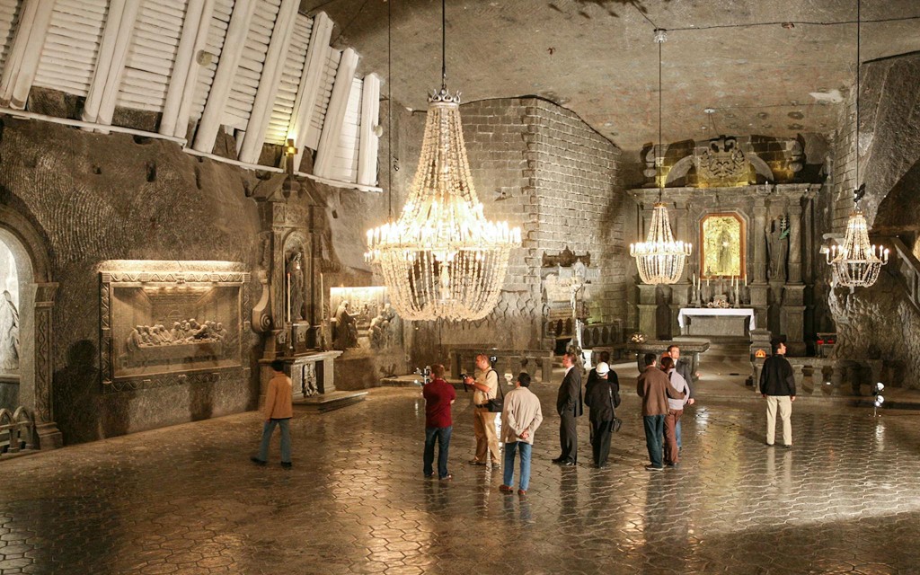  Ab Krakau: Geführte Tour durchs Salzbergwerk Wieliczka mit Schnelleinlass (Wieliczka Salt Mine & Schindler’s Factory Italian Guided Tour with Lunch & Meeting Point Pickup) - 1