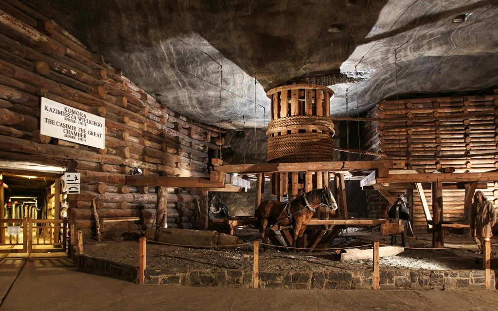  Ab Krakau: Geführte Tour durchs Salzbergwerk Wieliczka mit Schnelleinlass (Wieliczka Salt Mine & Schindler’s Factory Spanish Guided Tour with Lunch & Meeting Point Pickup) - 2