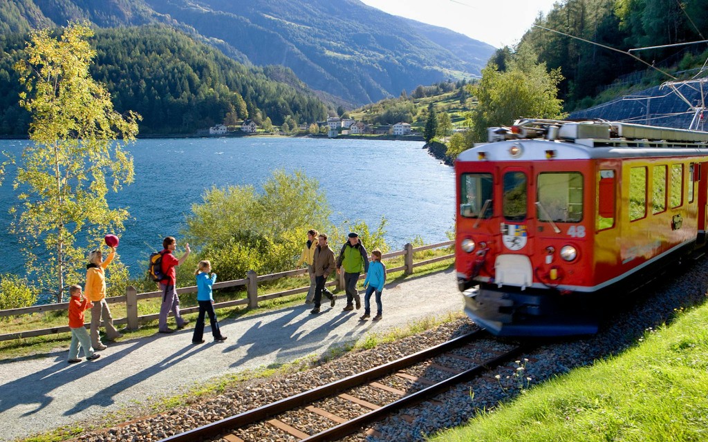 Ab Mailand: Tagesausflug nach St. Moritz und Tirano  (English Tour) - 2