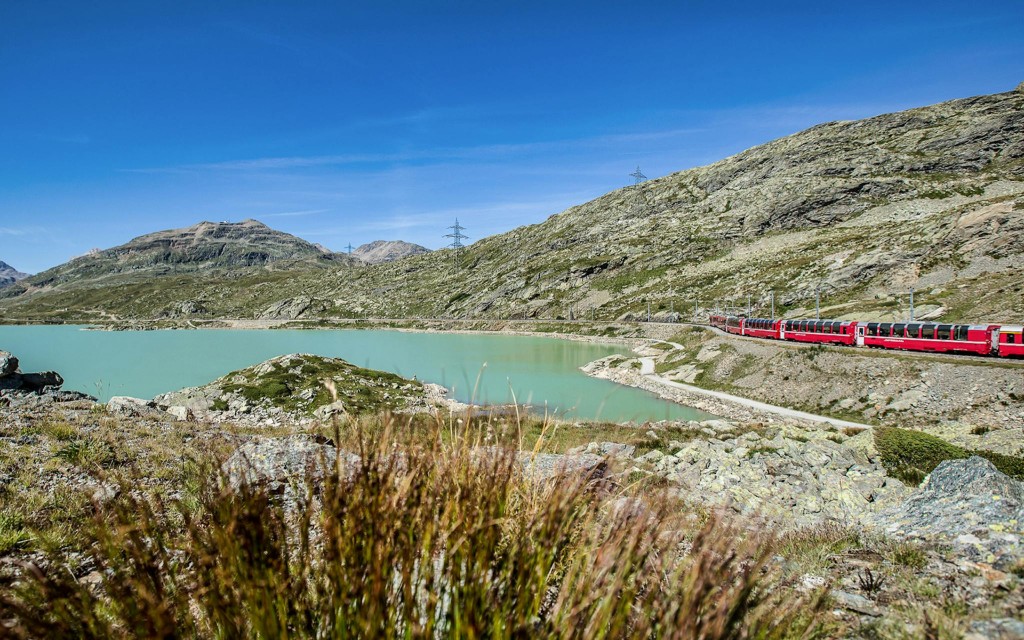 Ab Mailand: Tagesausflug nach St. Moritz und Tirano  (English Tour) - 3