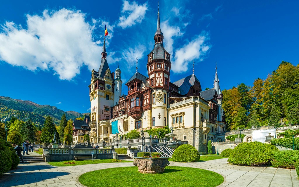 Depuis Bucarest : Excursion guidée d'une journée du Château de Bran, Château de Peleș et Brasov (Italian Guided Tour excluding Entry Tickets) - 2