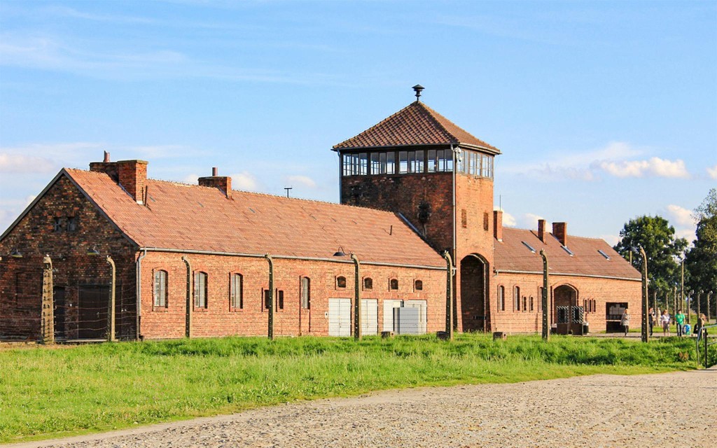 Tour guiado por Auschwitz-Birkenau com opções de ingressos prioritários e traslados (English Guided Tour) - 1