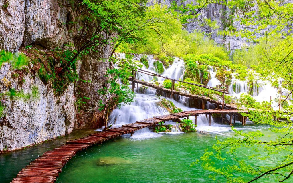 Ab Split: Ganztägiger Ausflug in den Nationalpark Plitvicer Seen (Transfers without Entry Ticket) - 1