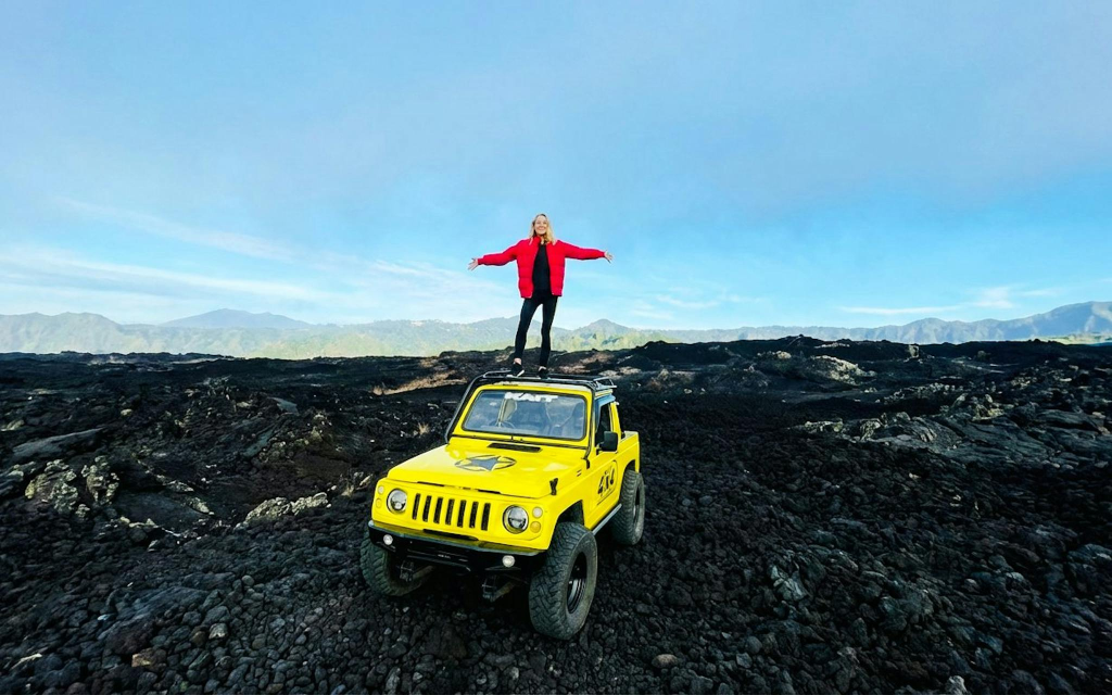 Tour guiado en jeep por el amanecer del monte Batur con exploración de lava negra, desayuno y traslados al hotel





































 (Mt Batur Sunrise Tour by Jeep + ATV Quad Bike ) - 2