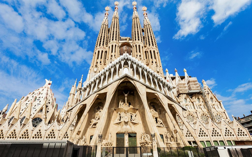 Sagrada Família Fast Track-Tickets (Fast-Track Entry + Audio Guide) - 1