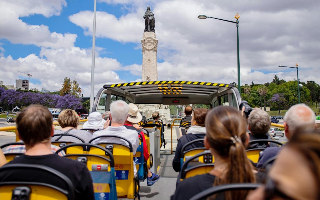 Yellow Bus: Wycieczka autobusowa Hop-on Hop-off po Lizbonie z opcjonalną wycieczką łodzią i tramwajem (72-Hour Pass (2 Routes + Hop-on Hop-off Boat + Tramcar Tour)) - 2