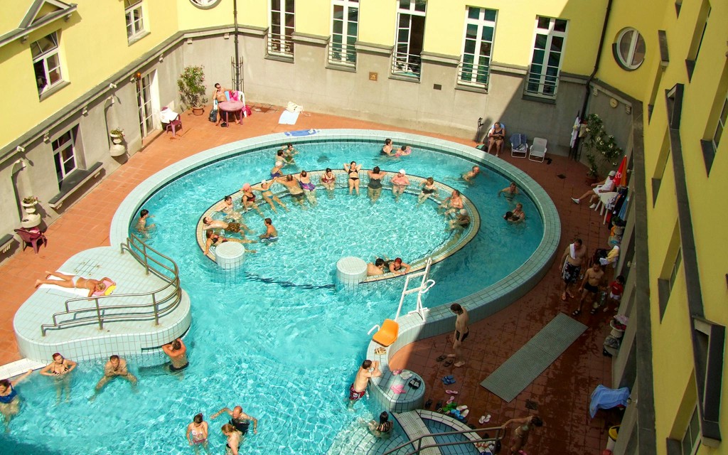 Lukacs-Bad: Eintrittstickets mit Schließfächer oder Privatkabine (Full-Day Entrance with Private Changing & Storage cabin) - 2