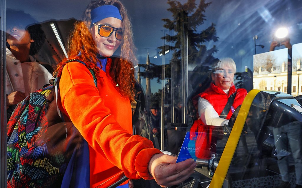 Passeio de ônibus hop-on hop-off em Istambul (1-Day HOHO Pass + Bosphorus Cruise Tickets) - 1