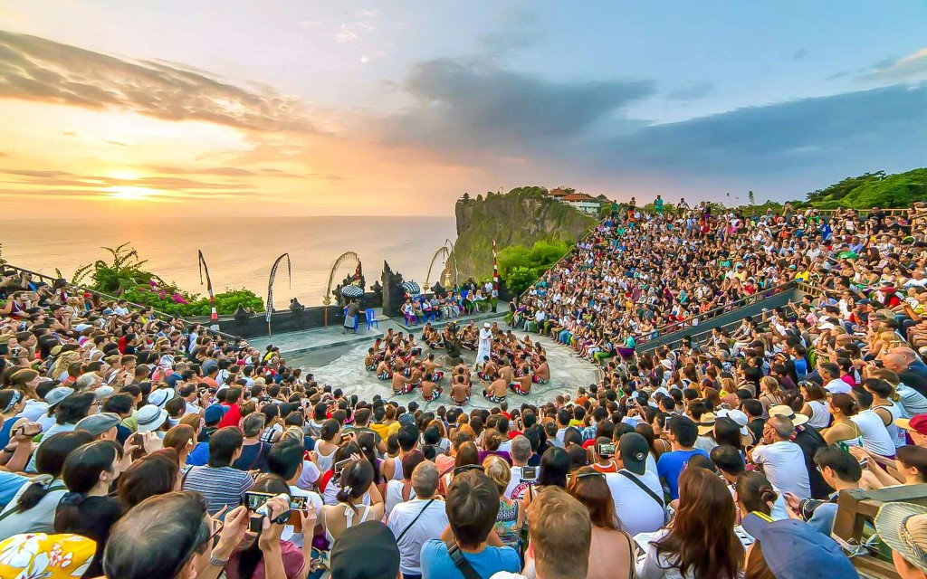 Uluwatu: Kecak & Fire Tanz Show Tickets und Touren (Shared Tour: Uluwatu Temple Sunset Tour with Kecak & Fire Dance Show) - 1