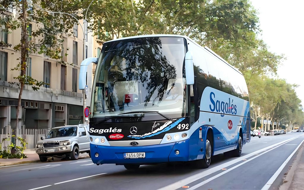 Bustransfer: Einfache Transfers mit Sagales zwischen Girona Flughafen und Estació del Nord (One-Way Ticket: Girona Airport to Estació del Nord) - 1