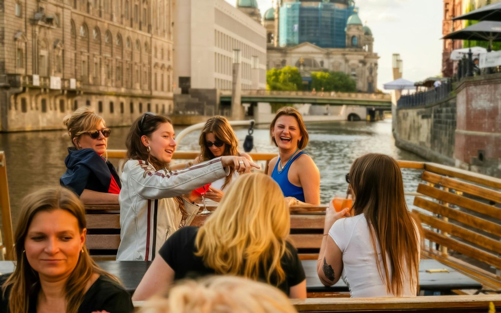 Berlin: Spree Abendlichter und Schifffahrt bei Sonnenuntergang (2.5-Hour Beer & Sunset Cruise) - 1