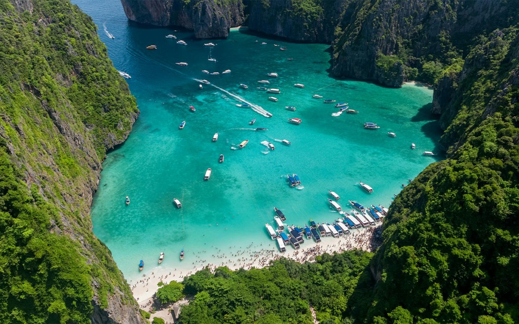 Z Phuket: Wycieczka katamaranem na wyspę Phi Phi i do Maya Bay z lunchem i transferami hotelowymi (Full-Day Tour with Park Fees Excluded) - 2
