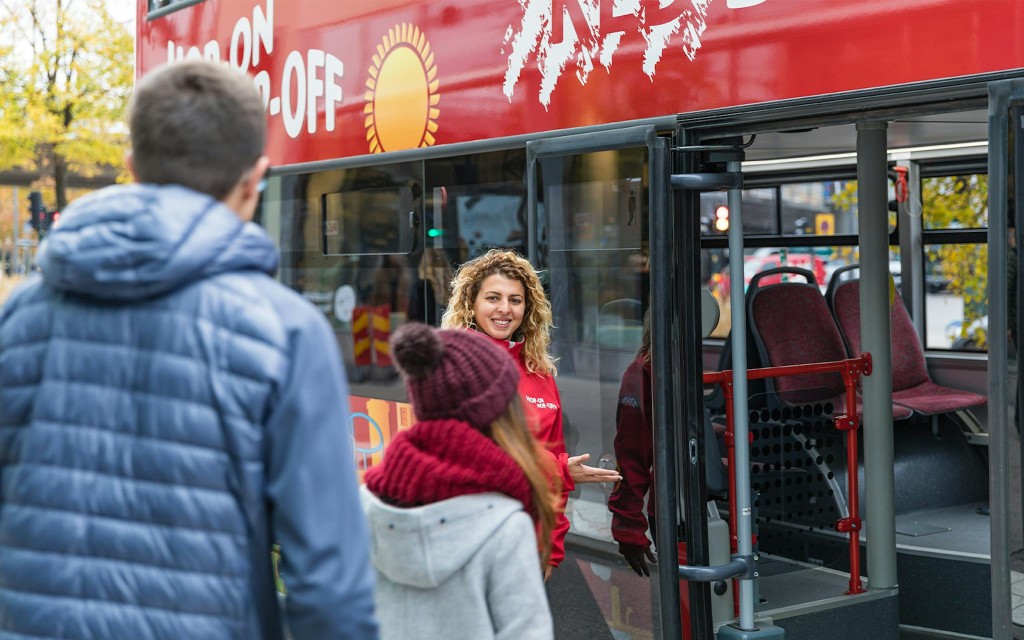 RED Sightseeing: Stockholm Hop-on Hop-off Bus mit optionaler Bootstour (24-Hour Pass) - 2