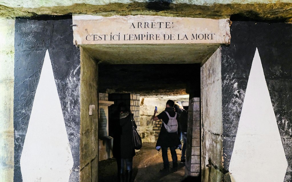 Reservierte Tickets für die Katakomben von Paris (Exclusive: Catacombs Skip-the-Line Guided Tour) - 1